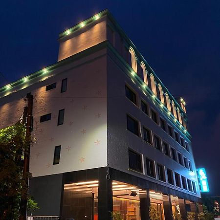 Weifeng Boutique Business Hotel - Zhanqian Branch Pingtung Экстерьер фото
