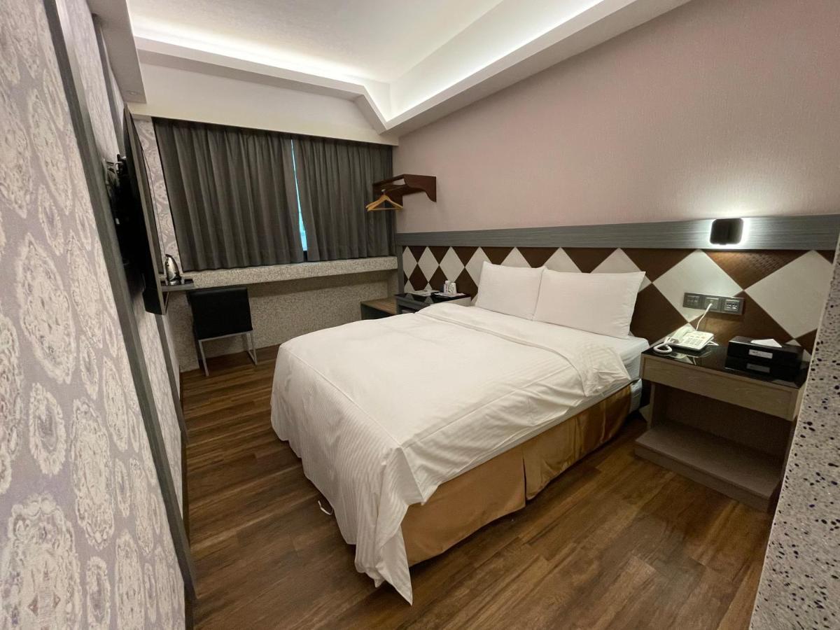 Weifeng Boutique Business Hotel - Zhanqian Branch Pingtung Экстерьер фото