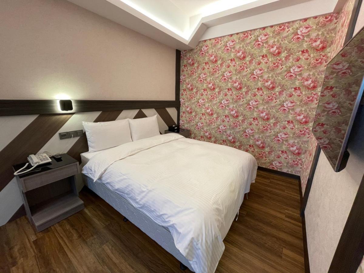 Weifeng Boutique Business Hotel - Zhanqian Branch Pingtung Экстерьер фото