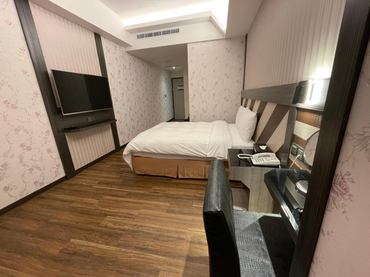 Weifeng Boutique Business Hotel - Zhanqian Branch Pingtung Экстерьер фото