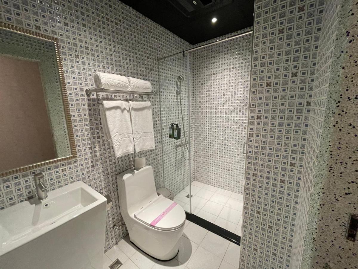 Weifeng Boutique Business Hotel - Zhanqian Branch Pingtung Экстерьер фото