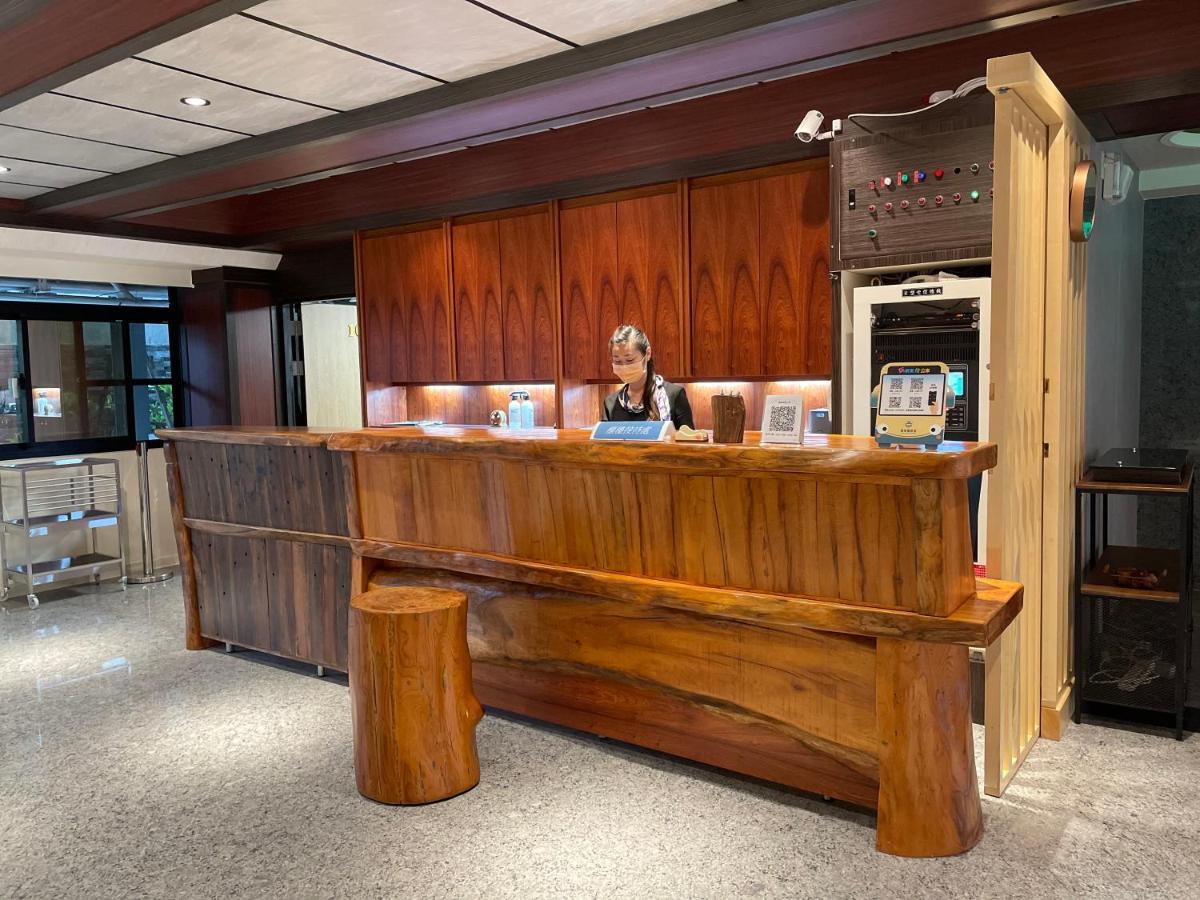 Weifeng Boutique Business Hotel - Zhanqian Branch Pingtung Экстерьер фото