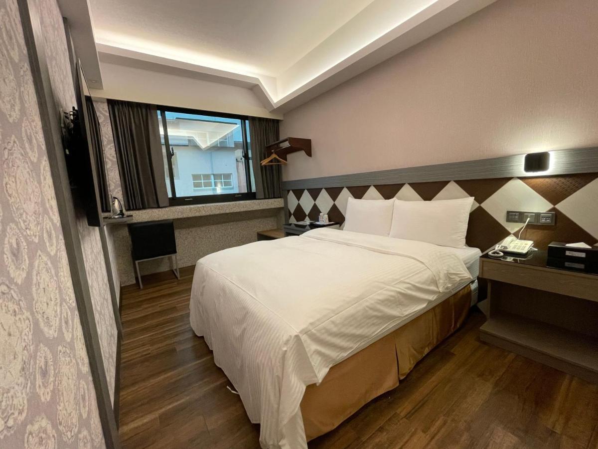Weifeng Boutique Business Hotel - Zhanqian Branch Pingtung Экстерьер фото