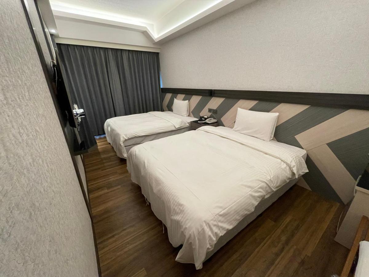 Weifeng Boutique Business Hotel - Zhanqian Branch Pingtung Экстерьер фото