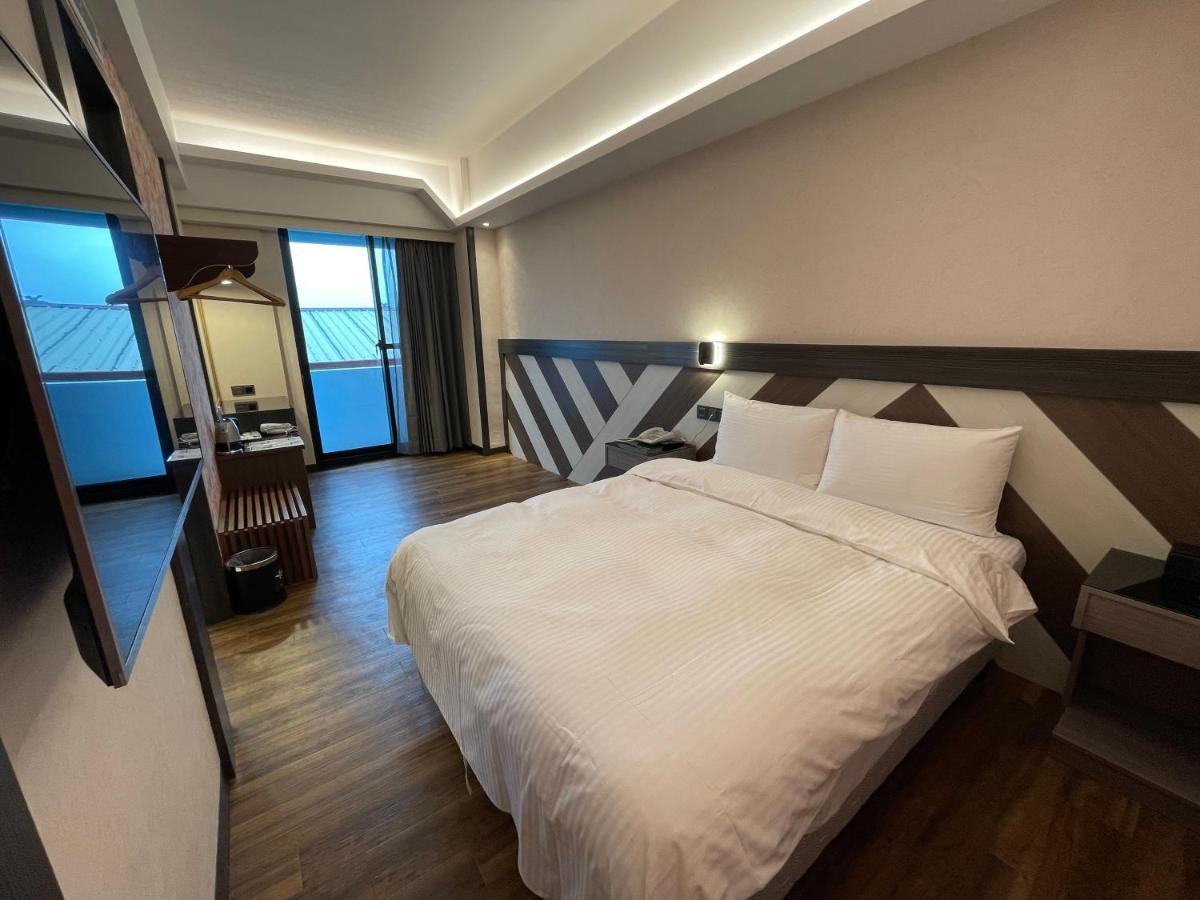 Weifeng Boutique Business Hotel - Zhanqian Branch Pingtung Экстерьер фото
