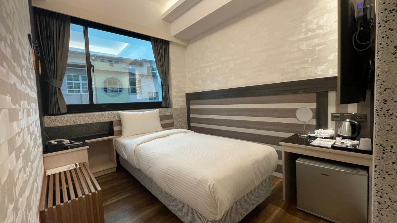 Weifeng Boutique Business Hotel - Zhanqian Branch Pingtung Экстерьер фото